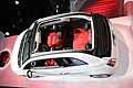 Fiat 500 C in posizione verticale al salone dellauto di News York